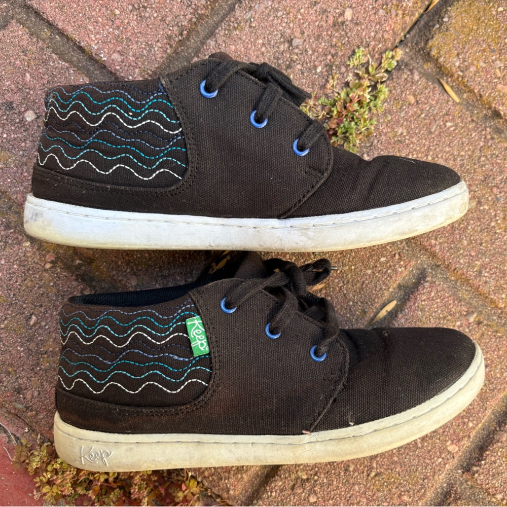 Tides Black high top Shoes size 2